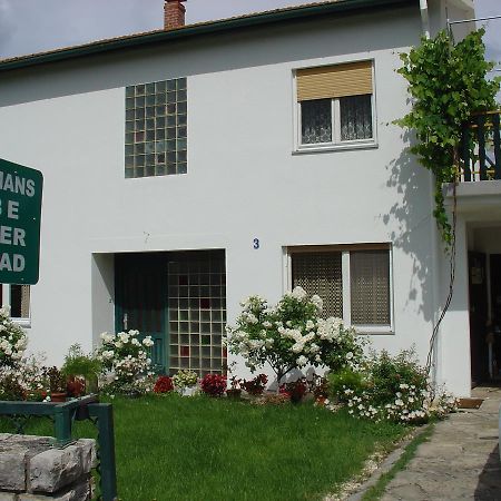Apartments And Rooms Mirjana Bibinje Exterior photo